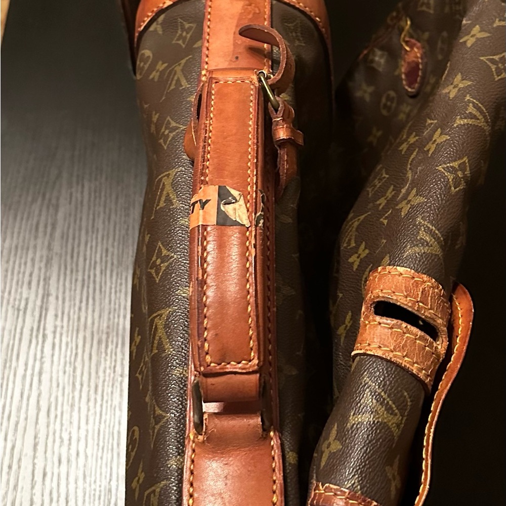 Louis Vuitton vintage collectible golf bag. - Picture 3 of 12